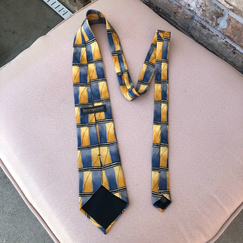 Bergeré Vintage Made In USA 💯 %‎ Silk Yellow Blue Geometry Pattern Tie